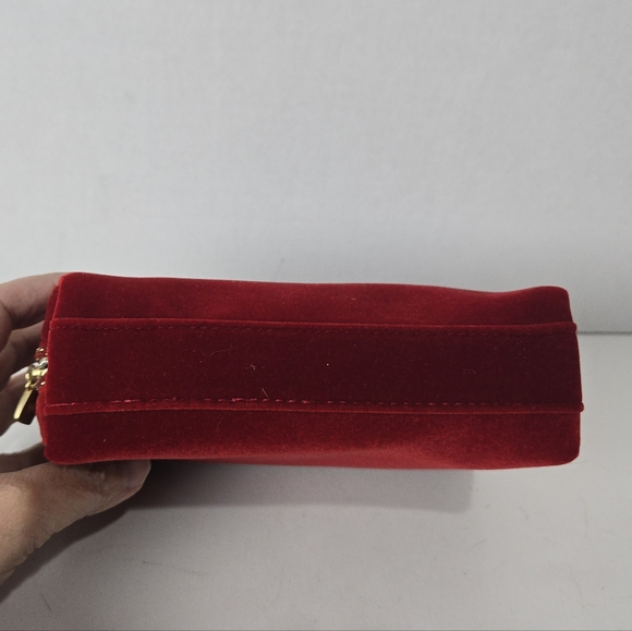 Chanel red cosmetic pouch - Picture 4 of 8
